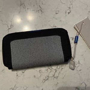 Rothy’s grey mist continental wallet- discontinued! NWT